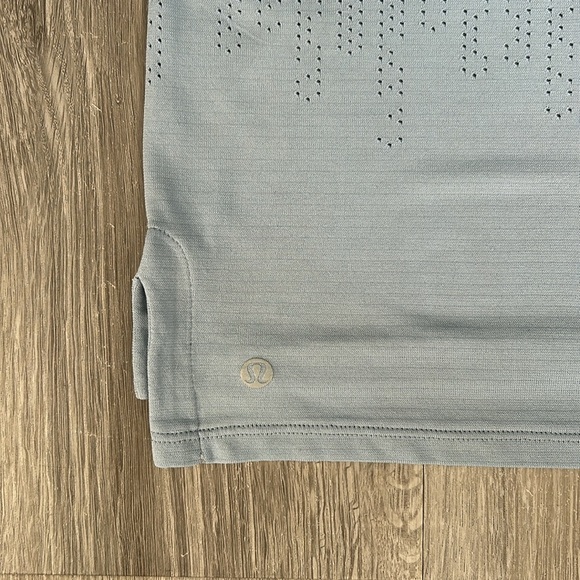 Women's Lululemon Sleeveless Light Blue Tank top size 8 - Picture 4 of 4